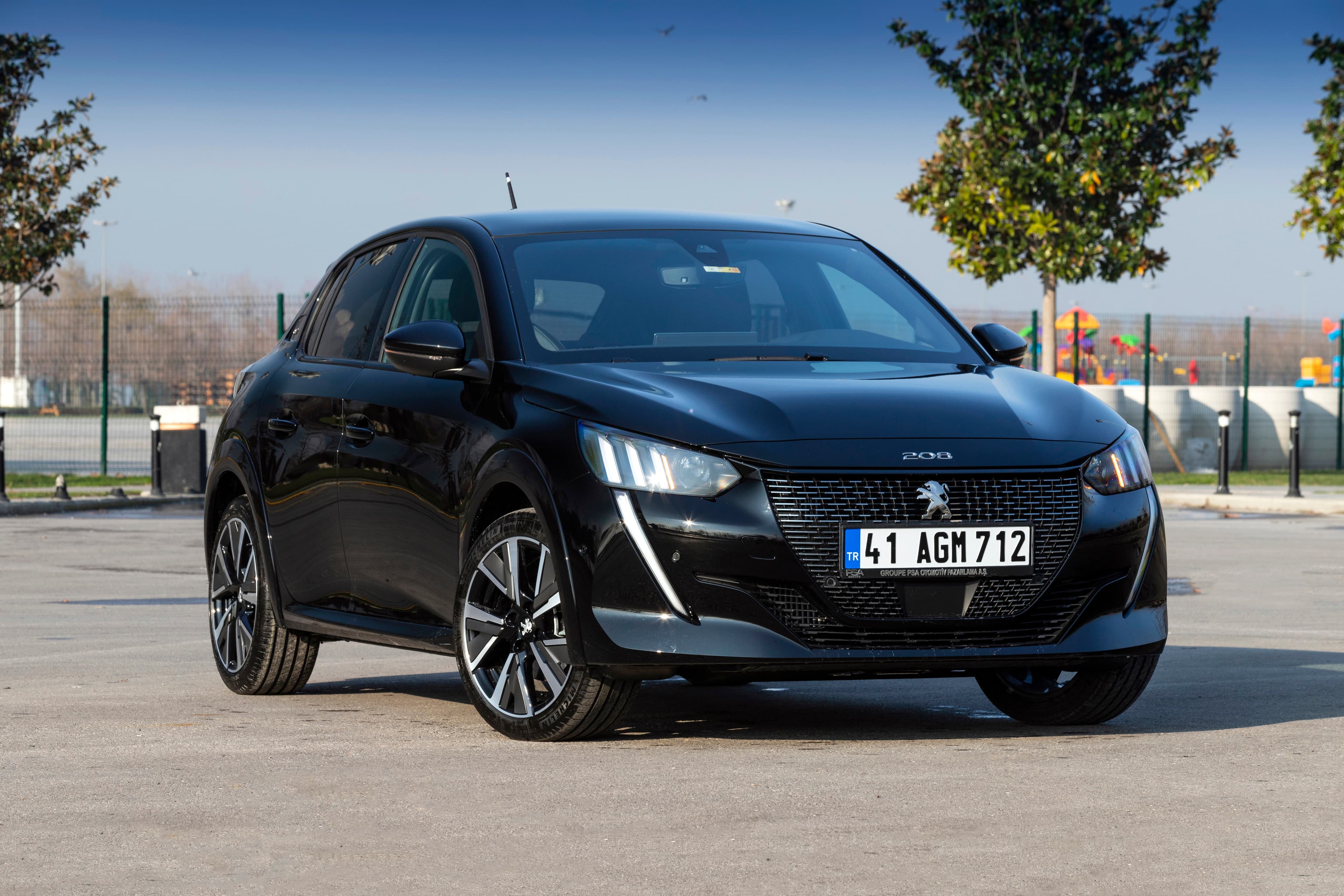 Peugeot 208 noire